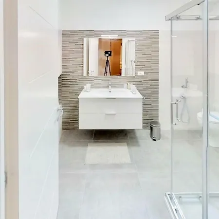 Triestevillas Barbacan, Exclusive - Hyper Central W/ Ac, 10 Guests Apartman