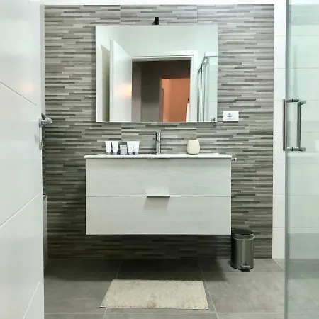 Triestevillas Barbacan, Exclusive - Hyper Central W/ Ac, 10 Guests Apartment Triest